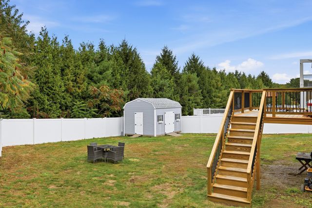 97 Sawtelle Rd, Leominster, MA 01453
