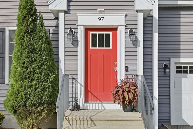 97 Sawtelle Rd, Leominster, MA 01453