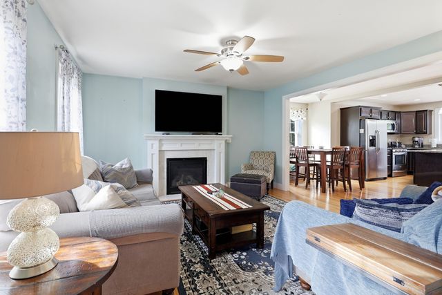 97 Sawtelle Rd, Leominster, MA 01453