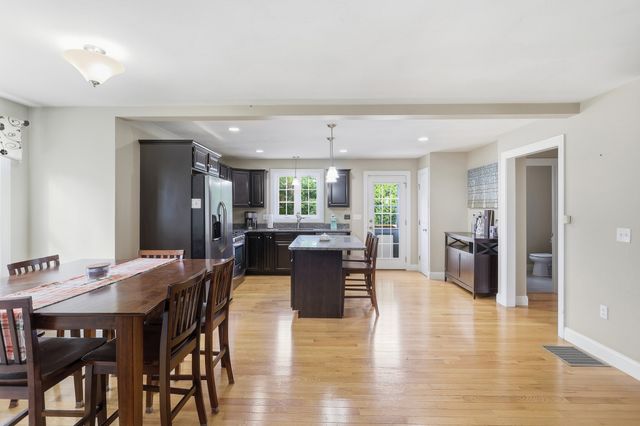 97 Sawtelle Rd, Leominster, MA 01453