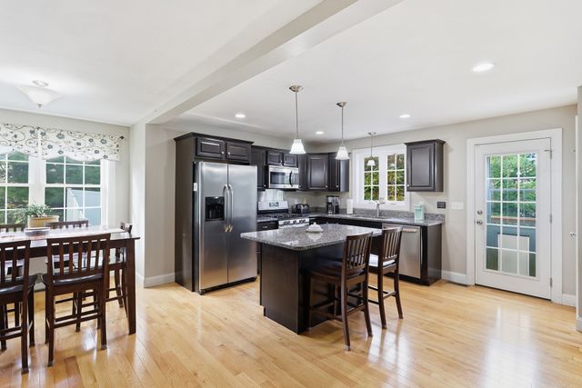 97 Sawtelle Rd, Leominster, MA 01453