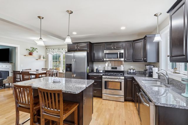 97 Sawtelle Rd, Leominster, MA 01453