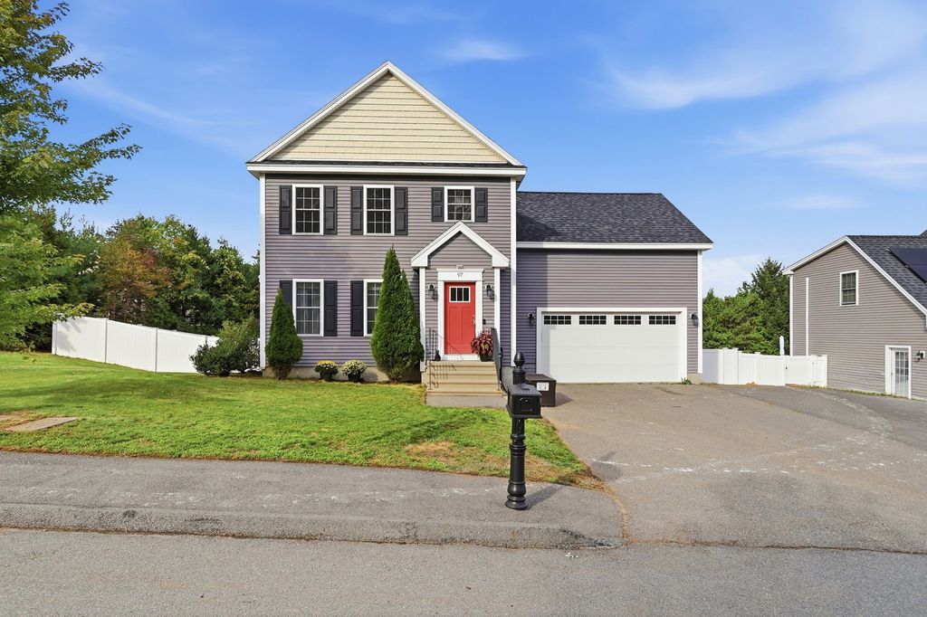 97 Sawtelle Rd, Leominster, MA 01453