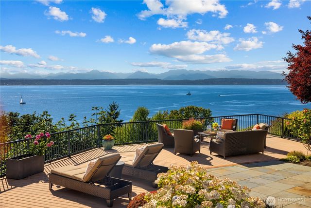 2555 Magnolia Boulevard W, Seattle, WA 98199
