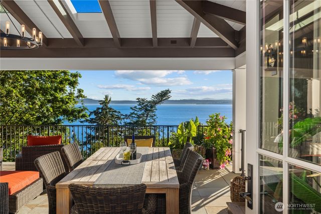 2555 Magnolia Boulevard W, Seattle, WA 98199