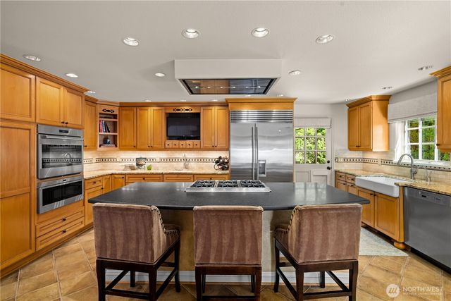 2555 Magnolia Boulevard W, Seattle, WA 98199