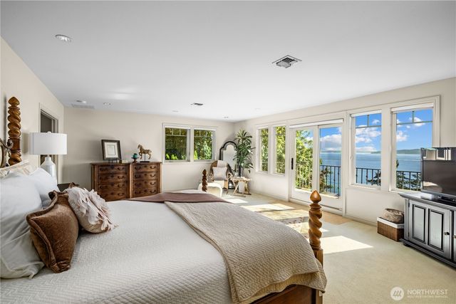 2555 Magnolia Boulevard W, Seattle, WA 98199