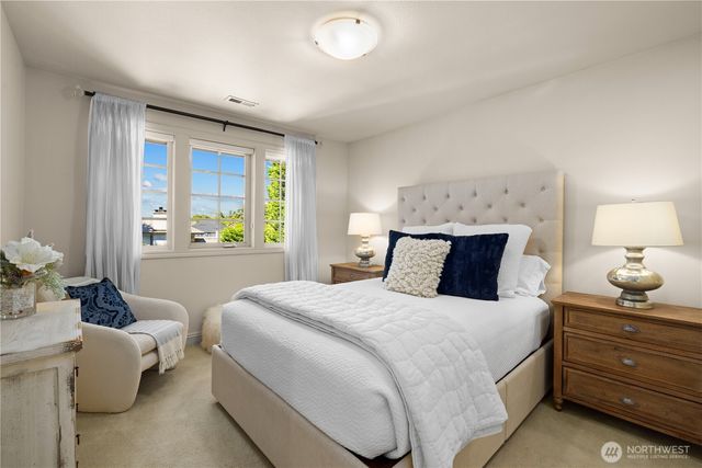 2555 Magnolia Boulevard W, Seattle, WA 98199