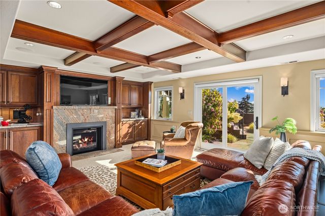 2555 Magnolia Boulevard W, Seattle, WA 98199