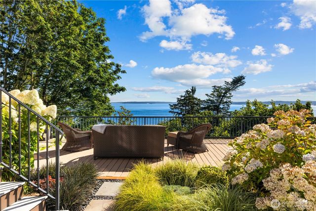 2555 Magnolia Boulevard W, Seattle, WA 98199