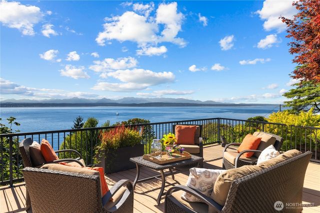 2555 Magnolia Boulevard W, Seattle, WA 98199
