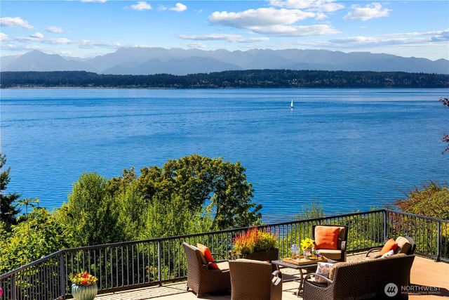 2555 Magnolia Boulevard W, Seattle, WA 98199