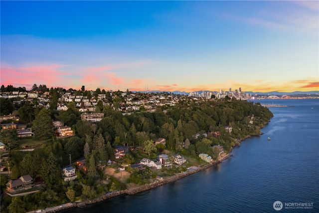 2555 Magnolia Boulevard W, Seattle, WA 98199
