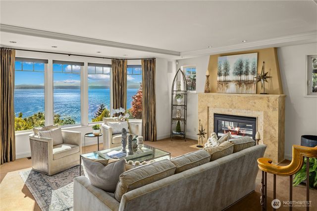 2555 Magnolia Boulevard W, Seattle, WA 98199