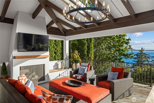 2555 Magnolia Boulevard W, Seattle, WA 98199