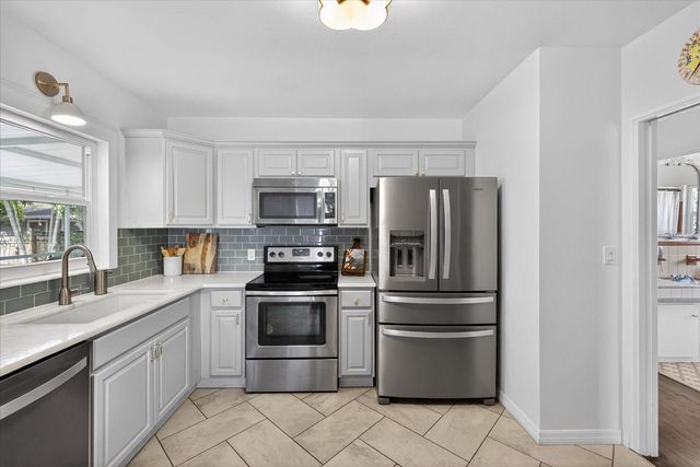 2400 9TH AVENUE N, St Petersburg, FL 33713