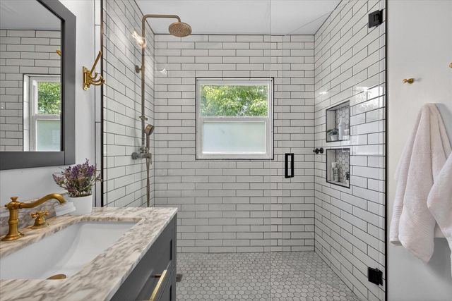 2400 9TH AVENUE N, St Petersburg, FL 33713