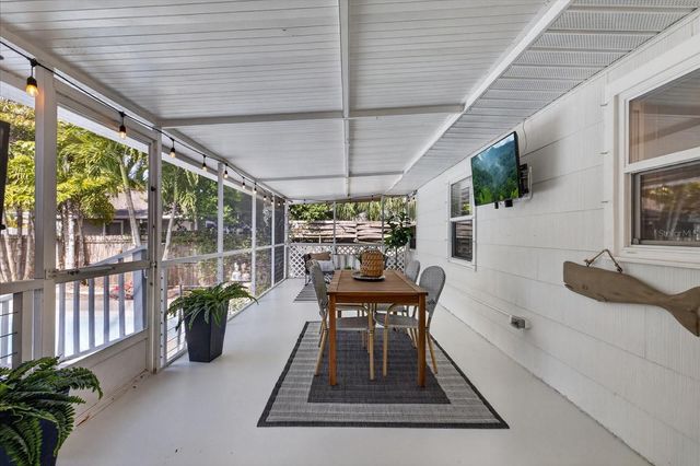 2400 9TH AVENUE N, St Petersburg, FL 33713