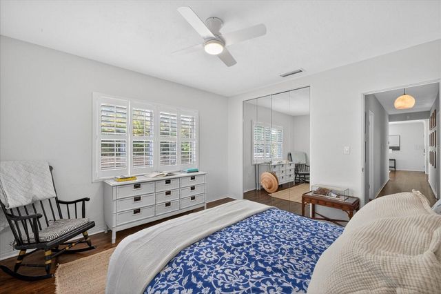 2400 9TH AVENUE N, St Petersburg, FL 33713