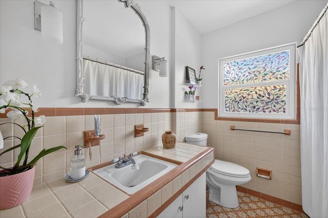 2400 9TH AVENUE N, St Petersburg, FL 33713