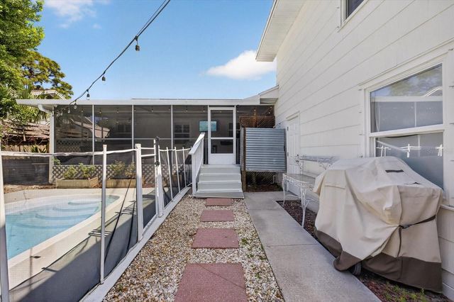 2400 9TH AVENUE N, St Petersburg, FL 33713