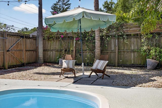 2400 9TH AVENUE N, St Petersburg, FL 33713