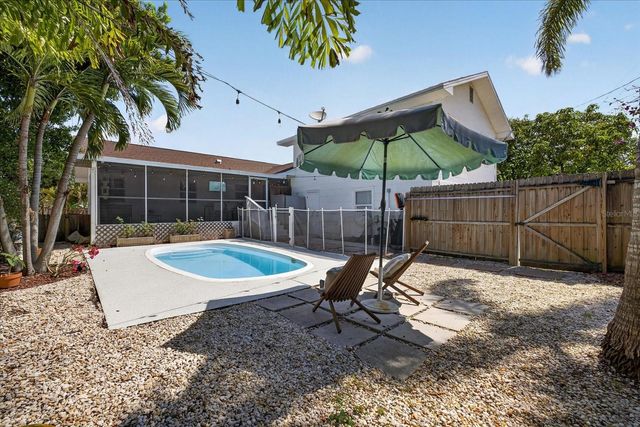2400 9TH AVENUE N, St Petersburg, FL 33713