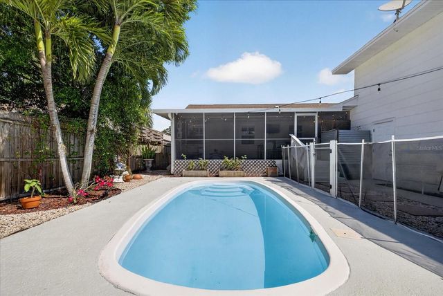2400 9TH AVENUE N, St Petersburg, FL 33713