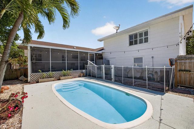 2400 9TH AVENUE N, St Petersburg, FL 33713
