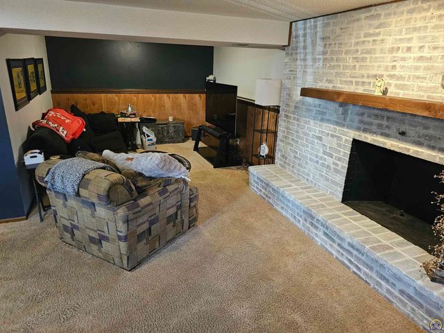 1450 SE 43rd St, Topeka, KS 66609