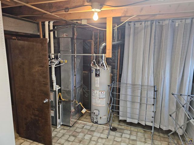 1450 SE 43rd St, Topeka, KS 66609