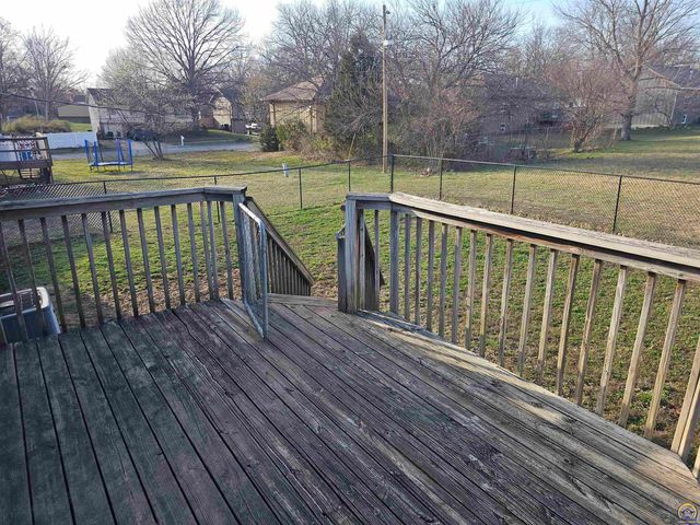 1450 SE 43rd St, Topeka, KS 66609