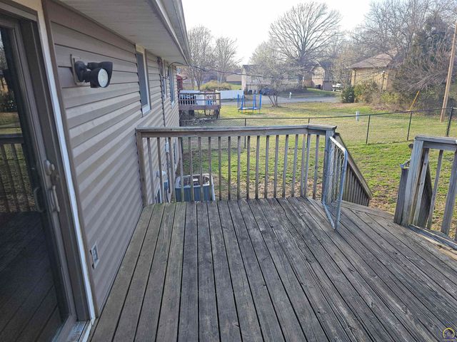 1450 SE 43rd St, Topeka, KS 66609