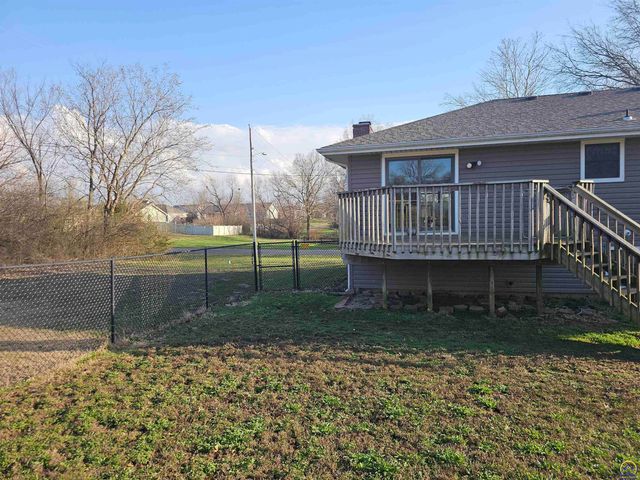 1450 SE 43rd St, Topeka, KS 66609