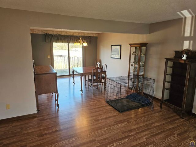 1450 SE 43rd St, Topeka, KS 66609