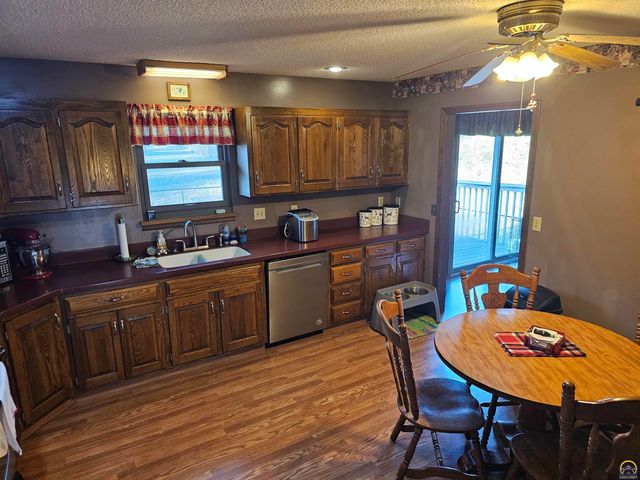 1450 SE 43rd St, Topeka, KS 66609