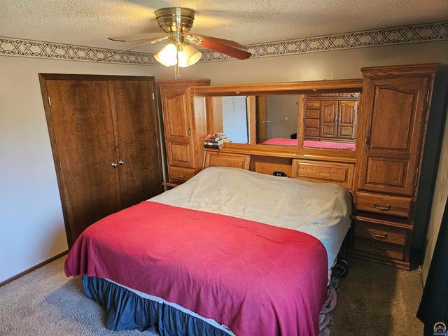 1450 SE 43rd St, Topeka, KS 66609