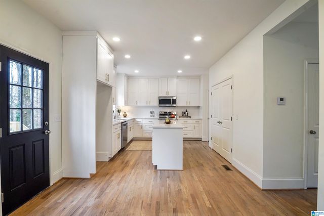 1700 WHITE OAK PLACE, Hoover, AL 35244