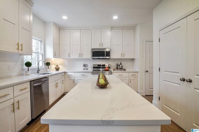 1700 WHITE OAK PLACE, Hoover, AL 35244