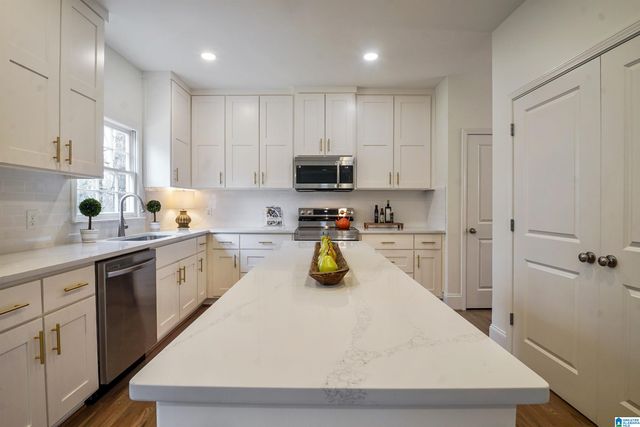 1700 WHITE OAK PLACE, Hoover, AL 35244