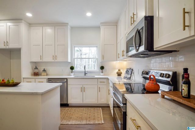 1700 WHITE OAK PLACE, Hoover, AL 35244