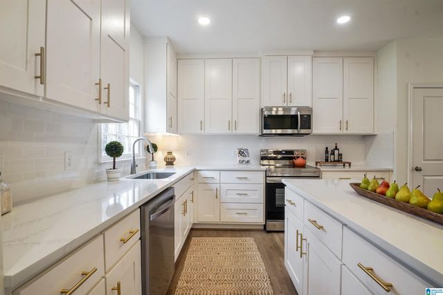 1700 WHITE OAK PLACE, Hoover, AL 35244