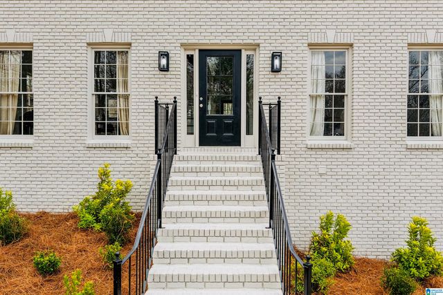 1700 WHITE OAK PLACE, Hoover, AL 35244