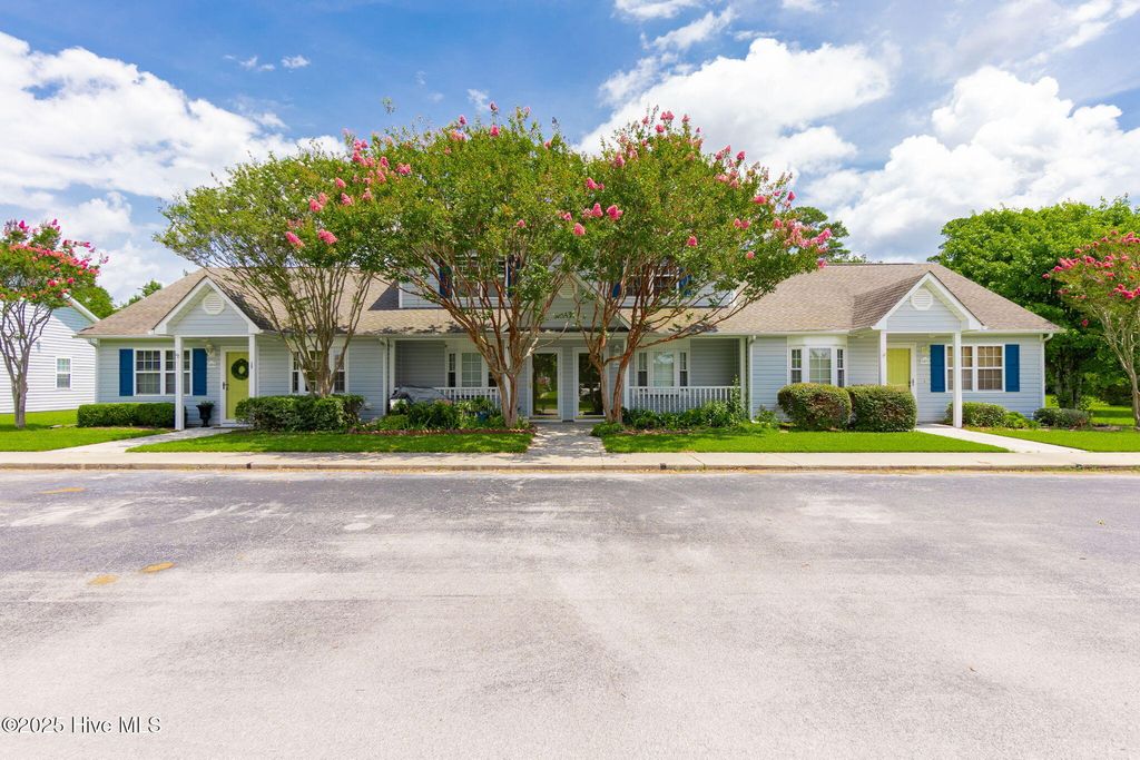 1202 Courtyard E, Beaufort, NC 28516