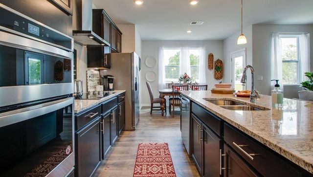 4228 Henslowe Rd, Columbia, TN 38401