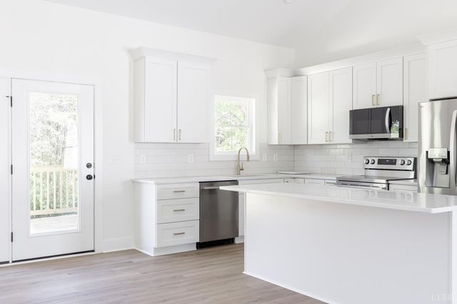 2404 Twin Lake Dr, Bedford, VA 24523