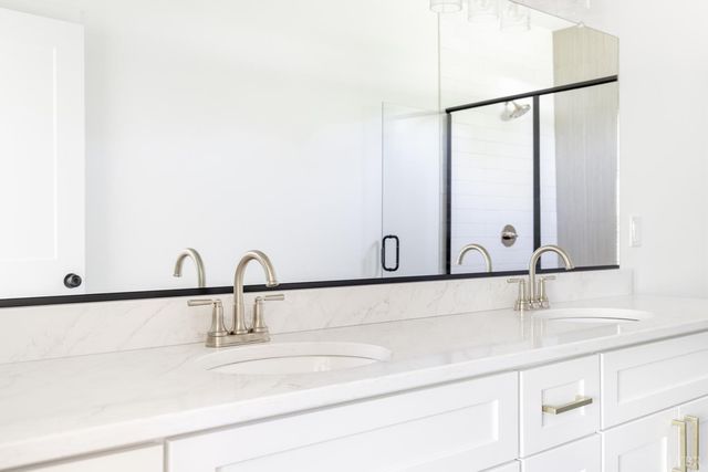 2404 Twin Lake Dr, Bedford, VA 24523