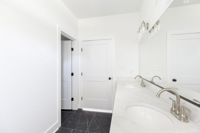 2404 Twin Lake Dr, Bedford, VA 24523