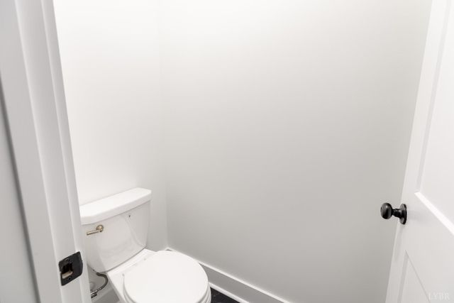 2404 Twin Lake Dr, Bedford, VA 24523