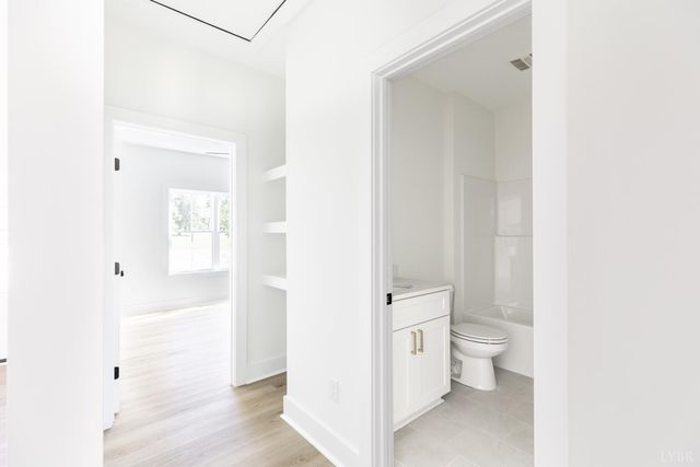 2404 Twin Lake Dr, Bedford, VA 24523
